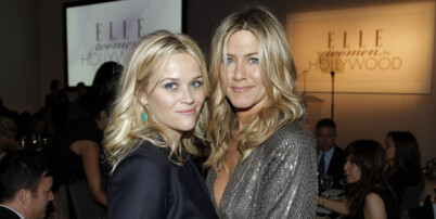 image: Jennifer Aniston og Reese Witherspoon sammen i Apples aller første tv-satsing